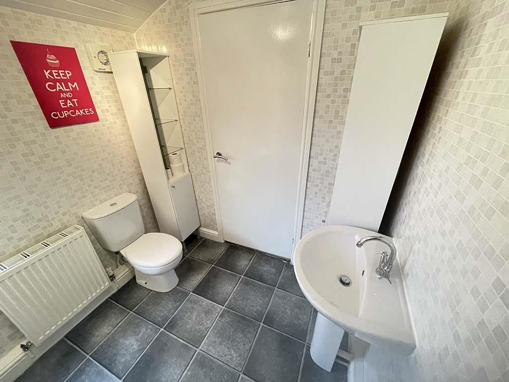 1 bedroom flat Let Agreed in Barnoldswick - Bathroom